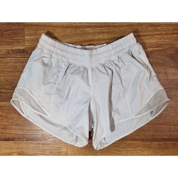 Lululemon Women’s Size 6 White Hotty Hot Low Rise 2.5" Inseam Activewear Shorts - Picture 1 of 4